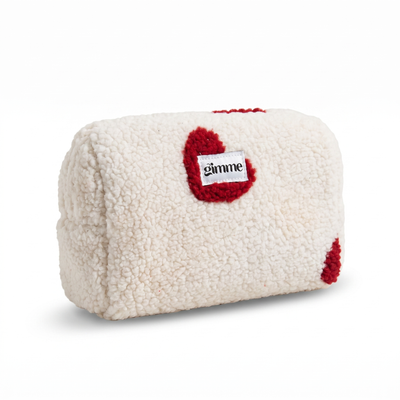 Heart Fleece - weißer Studio-Hintergrund